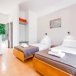 Sandy Beach Complex By Konnect - Poolside Studios & Seaside Apartments