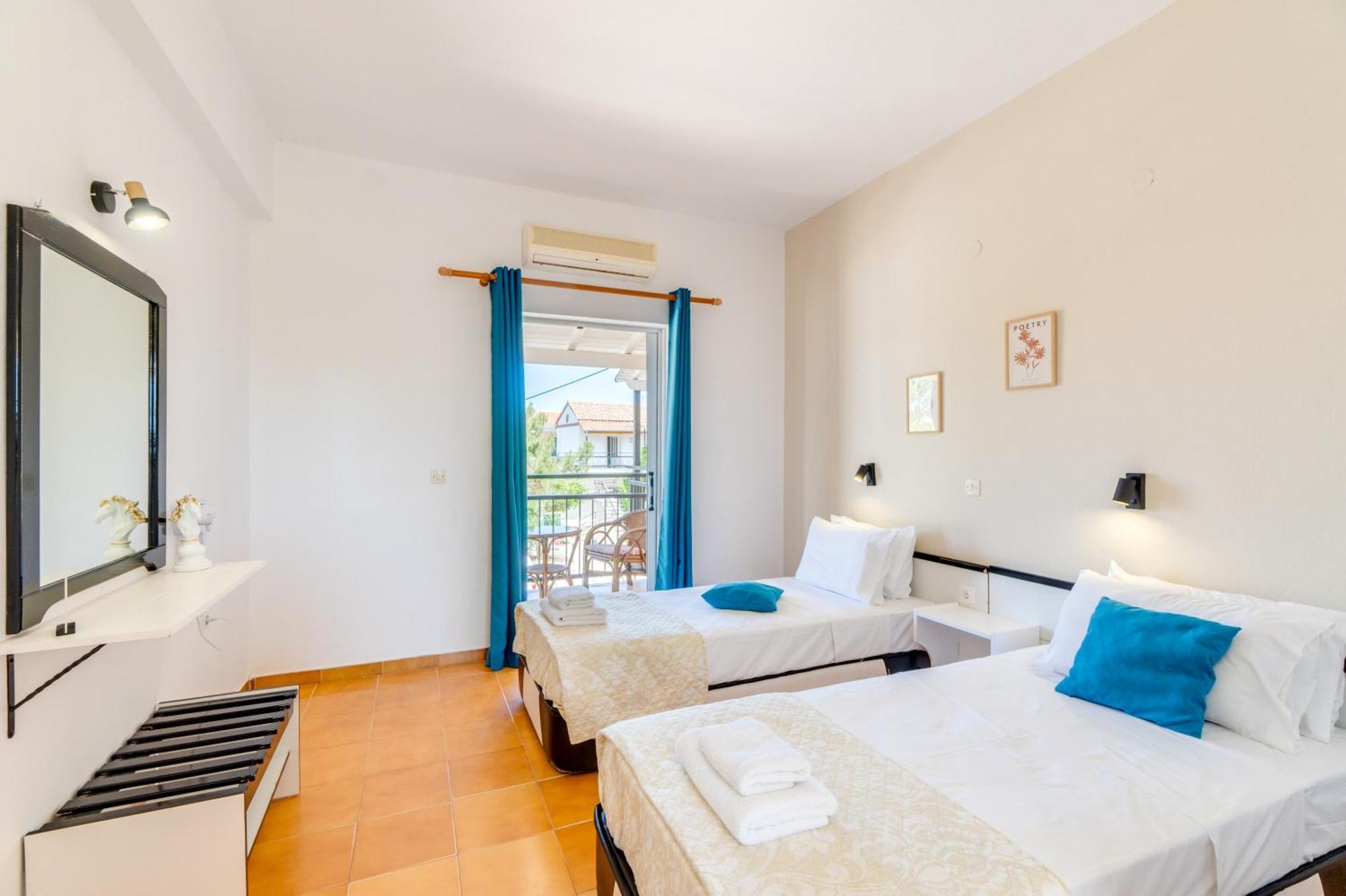 Aparthotel Sandy Complex By Konnect - Poolside & Seaside 2*