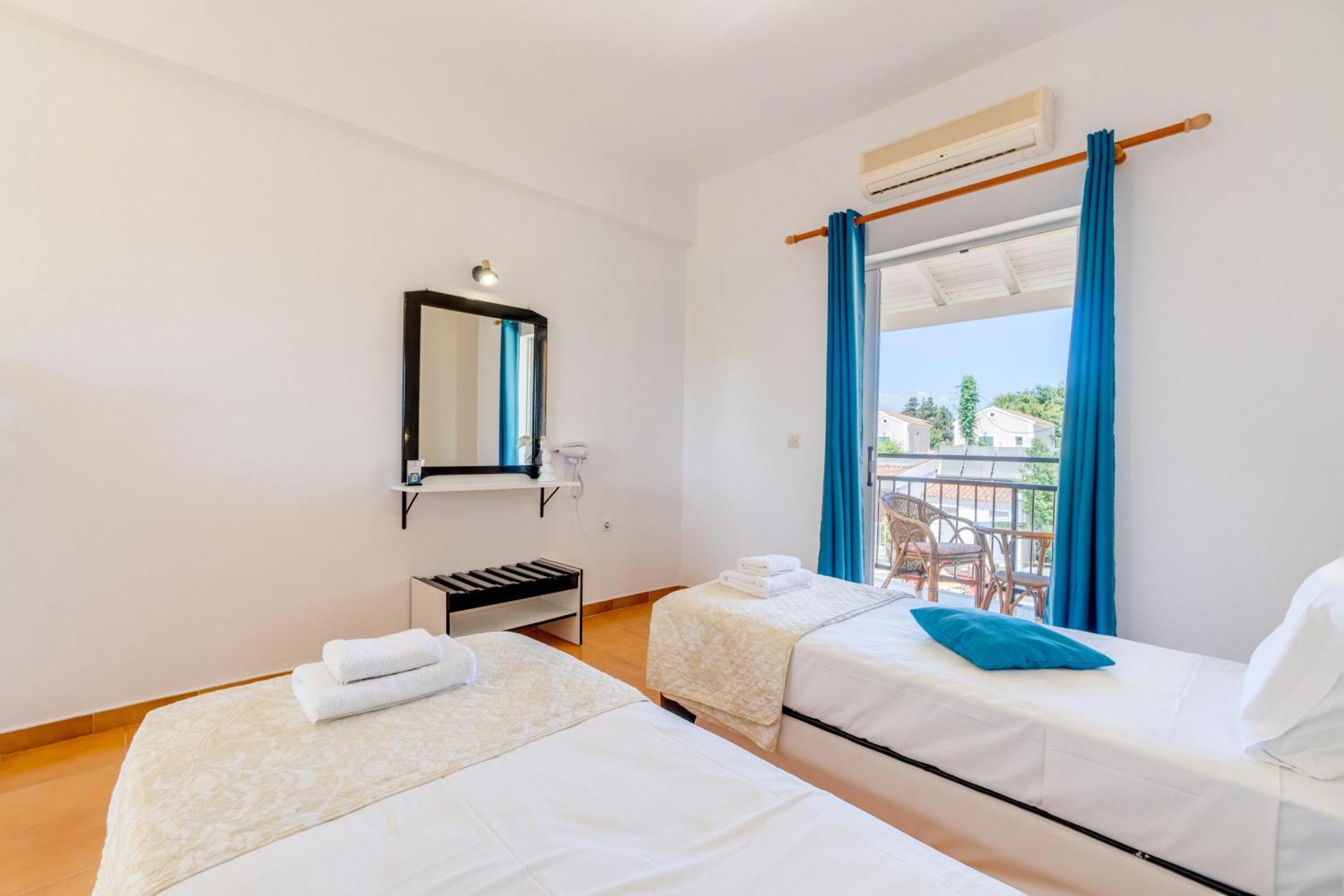 Sandy Complex By Konnect - Poolside & Seaside 2* Kavos