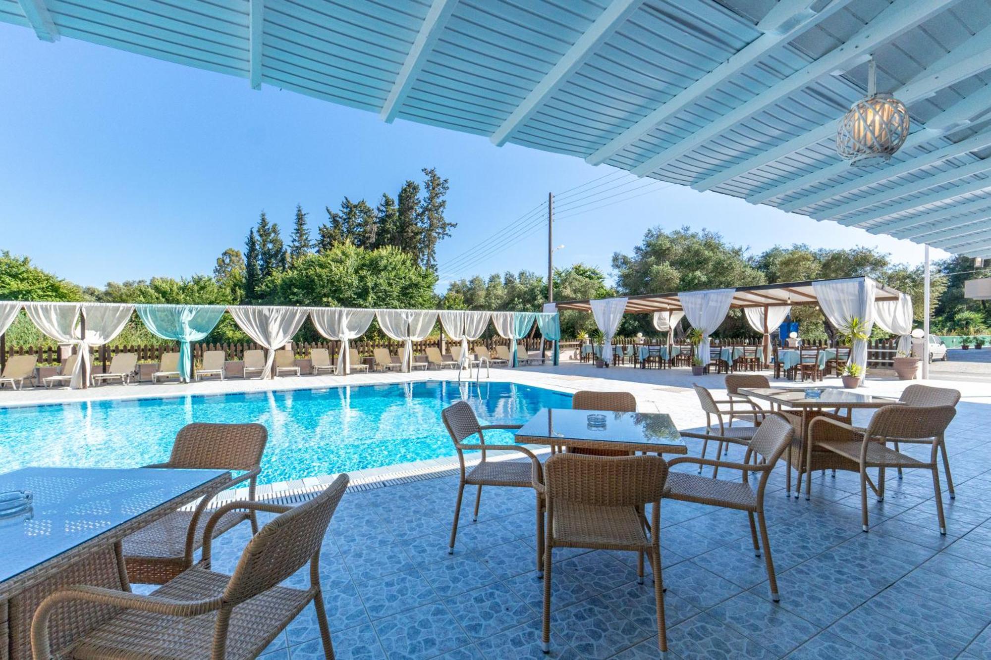 Sandy Complex By Konnect - Poolside & Seaside 2* Kávos