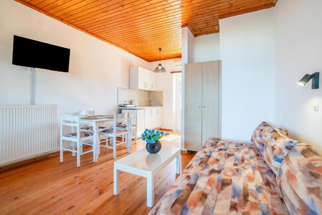 Sandy Complex - Poolside & Seaside Aparthotel